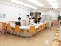 城南エリアを中心に展開している店舗は、明るく清潔感のある作りです。