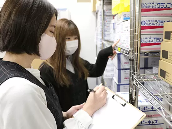商品の在庫管理も重要な仕事です。欠品しないように気をつけましょう。