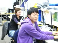 平均28歳と若いスタッフが、今日も数々の新しい洋服を生み出しています。