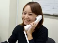 使いやすい最新の電話機で仕事！慣れてくると、お客様との電話も会話が弾みます。