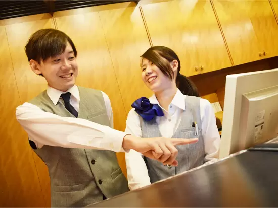 先輩社員が丁寧にお仕事をレクチャー。業務になれるまでじっくりと指導してくれます。