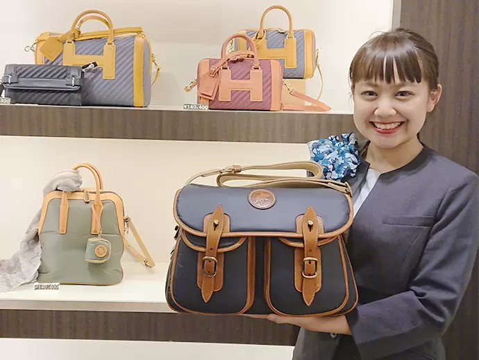 商品案内の仕方などはスタッフ同士で常に意見交換を行います