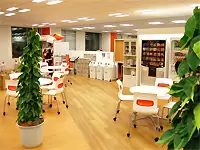 各オフィスフロアには社員がくつろげるリラックススペースも完備。