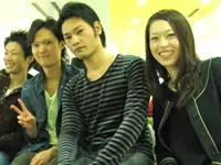 ボーリング大会の一コマ。みんないい顔しています。