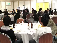 新年会や忘年会は一大イベント。会社がひとつになる瞬間です。