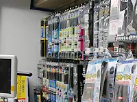 オフィス内にも商品がずらり★年間100点もの新商品をリリースしています。