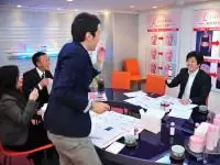 賑やかな社内で一緒に働きましょう！