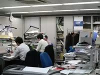 新聞社特有の慌ただしい雰囲気はなく、落ち付いて仕事ができます。