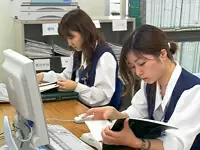 医療業界未経験の女性職員も多く活躍しています。