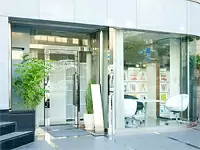 こちらはオフィス外観。社員一同、あなたとここで一緒に働けるのを楽しみにして待っています！