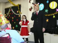 イベントの進行は職員が仮装して場を盛り上げています。まるで文化祭のよう。