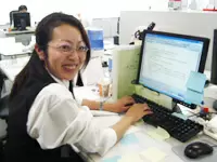 女性が多く活躍している職場。横浜駅が近いので、帰りの寄り道が楽しみです。