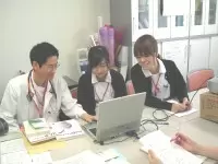 仲間とともに患者さまに安心して過ごしてもらえる環境づくりに取り組んで下さい。