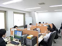 静かで落ち着いたオフィスです。メリハリをつけて仕事に取り組むことができます。