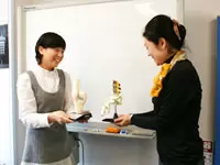 ドクターに製品のアドバイスや最新情報をお伝えする機会が多いため、普段から知識の習得は欠かせません。