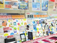 秋葉原モバイル館　幅広いキャリアのアイテムが揃っています。