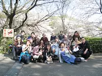 今年も行きました！みんなで近くの公園にお花見♪
