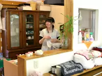 スタッフが立案し、建設したキッチン。お年寄りと一緒にご飯を作ることも！