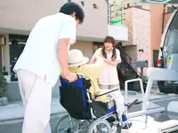 地域の高齢者の方が笑顔で過ごせるよう、安全かつ楽しい空間を大切にしています。