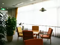 施設内のフリースペース。天井が落花生の形をしていることから「ピーナッツ広場」と呼ばれています。