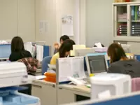 オフィス内は落ち着いて仕事に取り組める環境です。