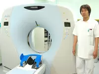 CTスキャン室：「なるべく最新の機材を揃え、患者さんには安心して受診して頂いています」