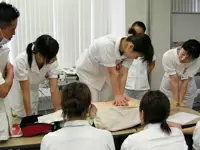 年に数回行われる医療研修。看護師、介護スタッフ、皆揃って研修を行います。