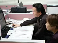 先輩社員がしっかりフォローしますので、分からないことはどんどん質問して下さい。
