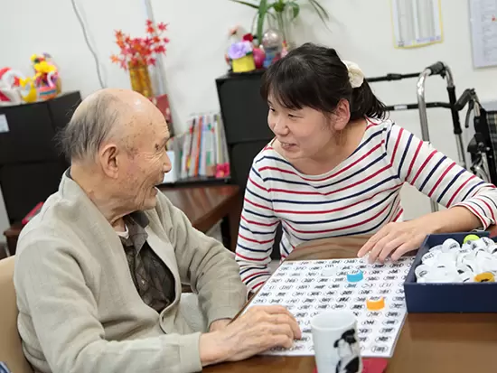 ご入居者と同じ目線で会話をすることを大切にしています◎