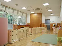 施設に隣接する職員専用保育所「森のほいくえん」。