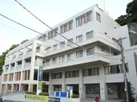 逗子の海と山に囲まれた静かな医療と介護の複合施設で、利用者とじっくり向き合う
