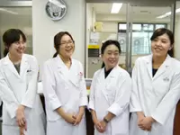 事務スタッフも薬剤師も、皆で力を合わせて頑張っています。