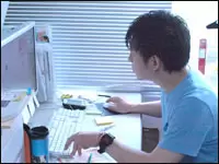 仕事中は真剣そのもの。プロフェッショナル意識の高い社員が集っています