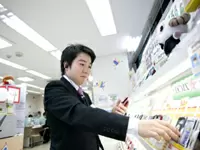 扱うのは最新モバイル。仲間内では、誰よりも早く機能を知れるのも魅力の一つかも。