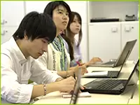 社員発信の勉強会では、デザインや保険相談など様々な発表が行われます。あなたの経験を発信するチャンス！