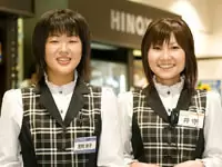 全体での男女比は5:5。女性スタッフも安心して働ける環境作りを大切にしています。