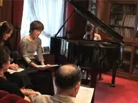 チャリティコンサートの一幕です。