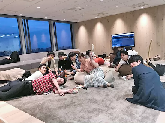 六本木の本社オフィスはオシャレで働きやすさも自慢。ミッドタウンの37階なので眺めもいいですよ！