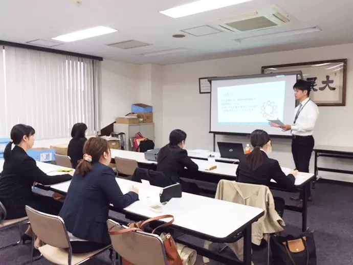 栄養士同士のコミュニケーションを図り、知識を高める研修もご用意しています♪