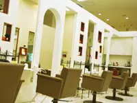明るくてオシャレな店内は、広々とした空間が広がっています。