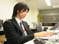先輩営業担当の永井。神田のラーメンバトルを成功させた未経験入社の23歳。
