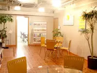若くて活気溢れる社内。あなたのお越しをお待ちしています。