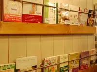 当社で発行している書籍。リフレクソロジストやアロマセラピストになるためのノウハウをご紹介しています。