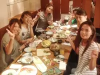 名古屋での女子会の様子。みんなで食べて飲んで…楽しい雰囲気です！