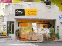 駅前にある藤沢南口店は開放感に溢れ、スタイリッシュなデザインの店舗です。