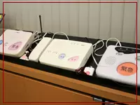 お客様がお使いになる「緊急通報装置」。皆様の命や安全を守る影の主役です。