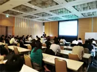 全社員が一同に集まる社員総会をはじめ、帰属意識を高める取り組みも数多く実施。