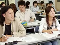 より現場に近い位置で福祉・介護の知識と技術を習得できる、スクール事業も展開しています。