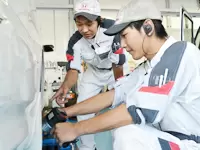 面倒見の良い社員が多く、丁寧に仕事を教えています。