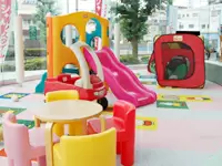 ファミリーで来店されるお客様も多い西東京エリア。キッズエリアを完備し、快適な時間を提供します。